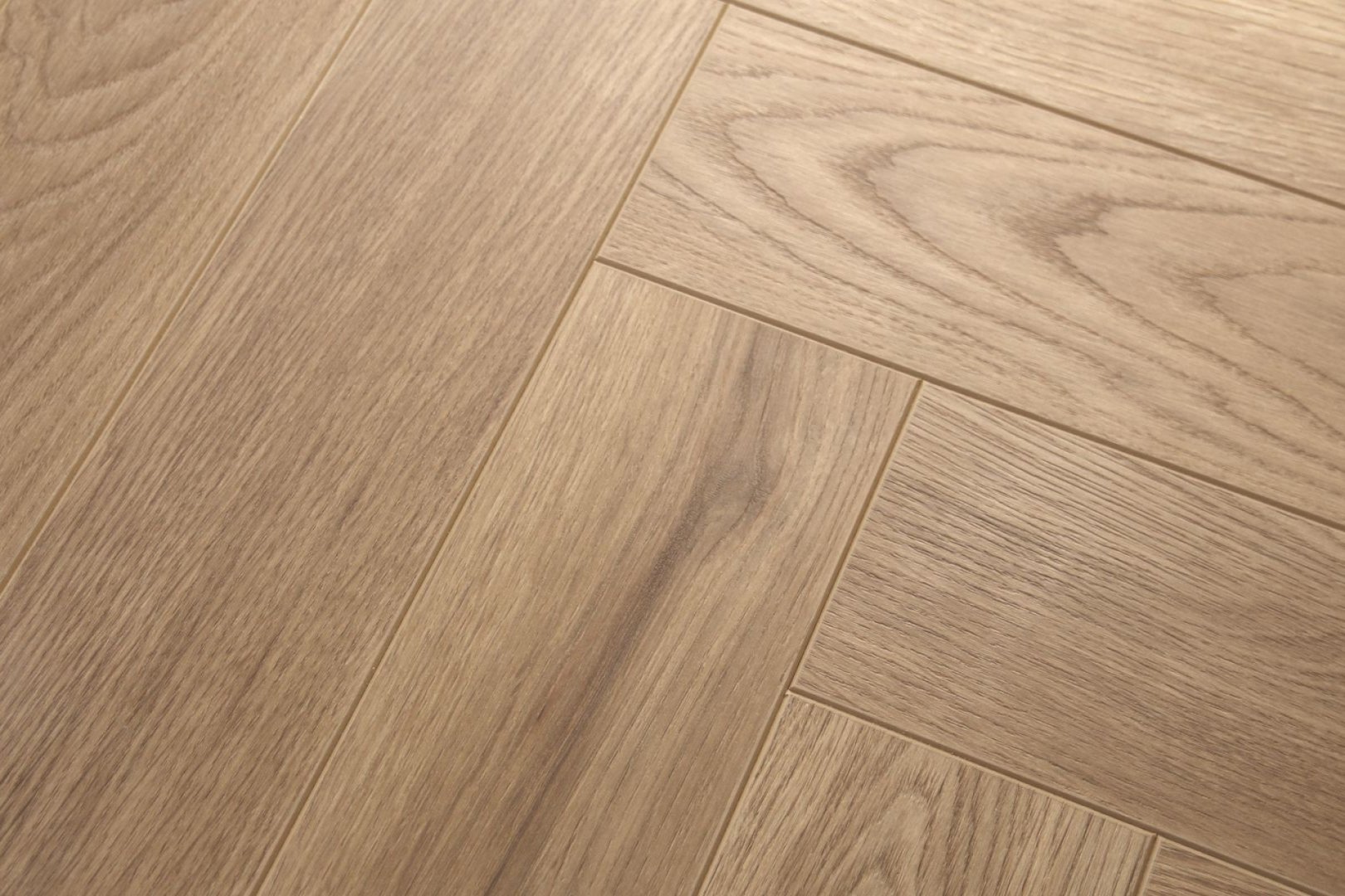 Ламинат Damy Floor Дуб Табачный Heritage Ёлка 606х101х8 (1,591м2), замок (Uniclic), 4V фаска