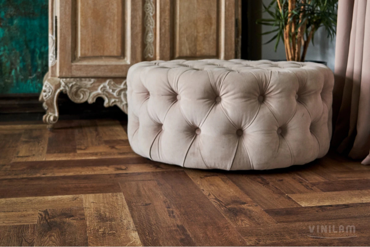 Плитка ПВХ замковая VINILAM Паркет Версальский Herringbone 720х120х6,5 (2,07м2), с подложкой, 4V фас