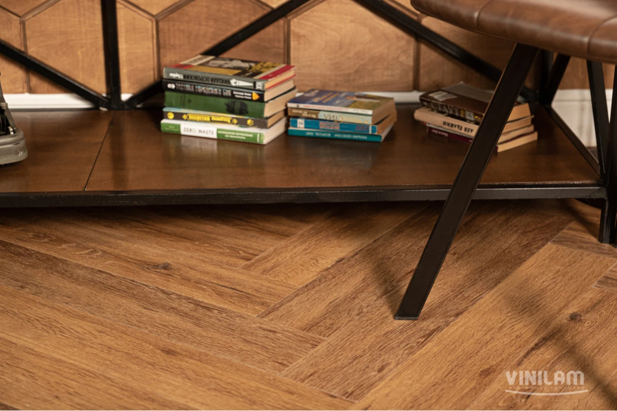 Плитка ПВХ клеевая VINILAM Паркет Де Вилль Herringbone Glue 762х152,4х2,5 (2,79м2), 4V фаска