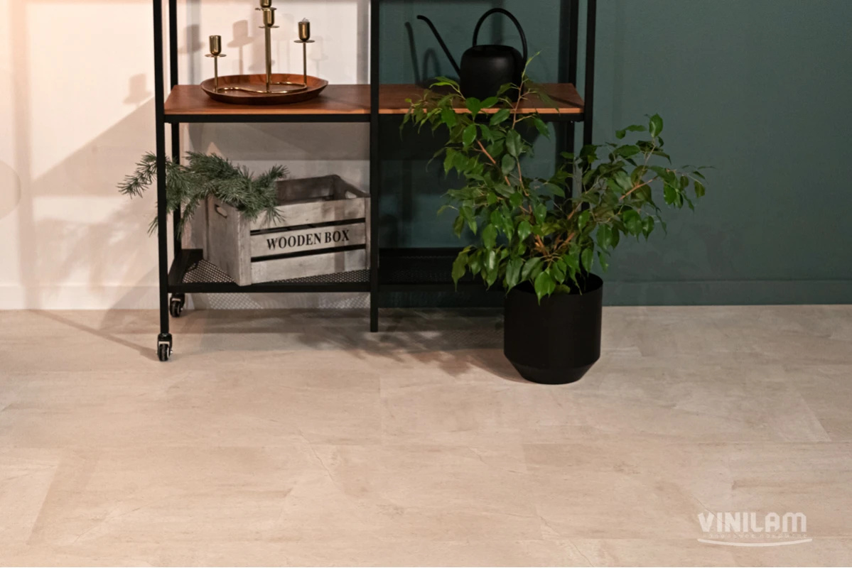 Плитка ПВХ клеевая VINILAM Бетон Белый Ceramo Stone Glue 950х475х2,5 (4,56м2), 4V микро-фаска