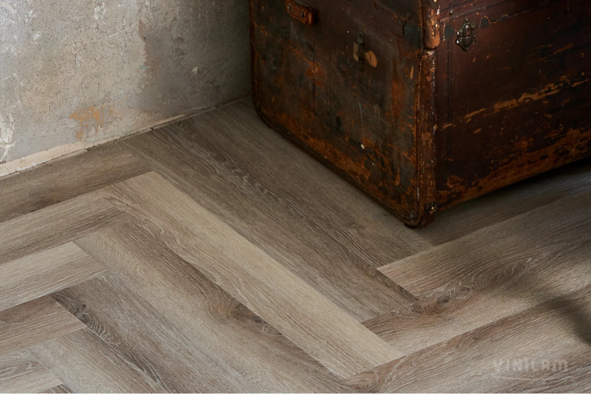 Плитка ПВХ клеевая VINILAM Паркет Эрмитаж Herringbone Glue 762х152,4х2,5 (2,79м2), 4V фаска