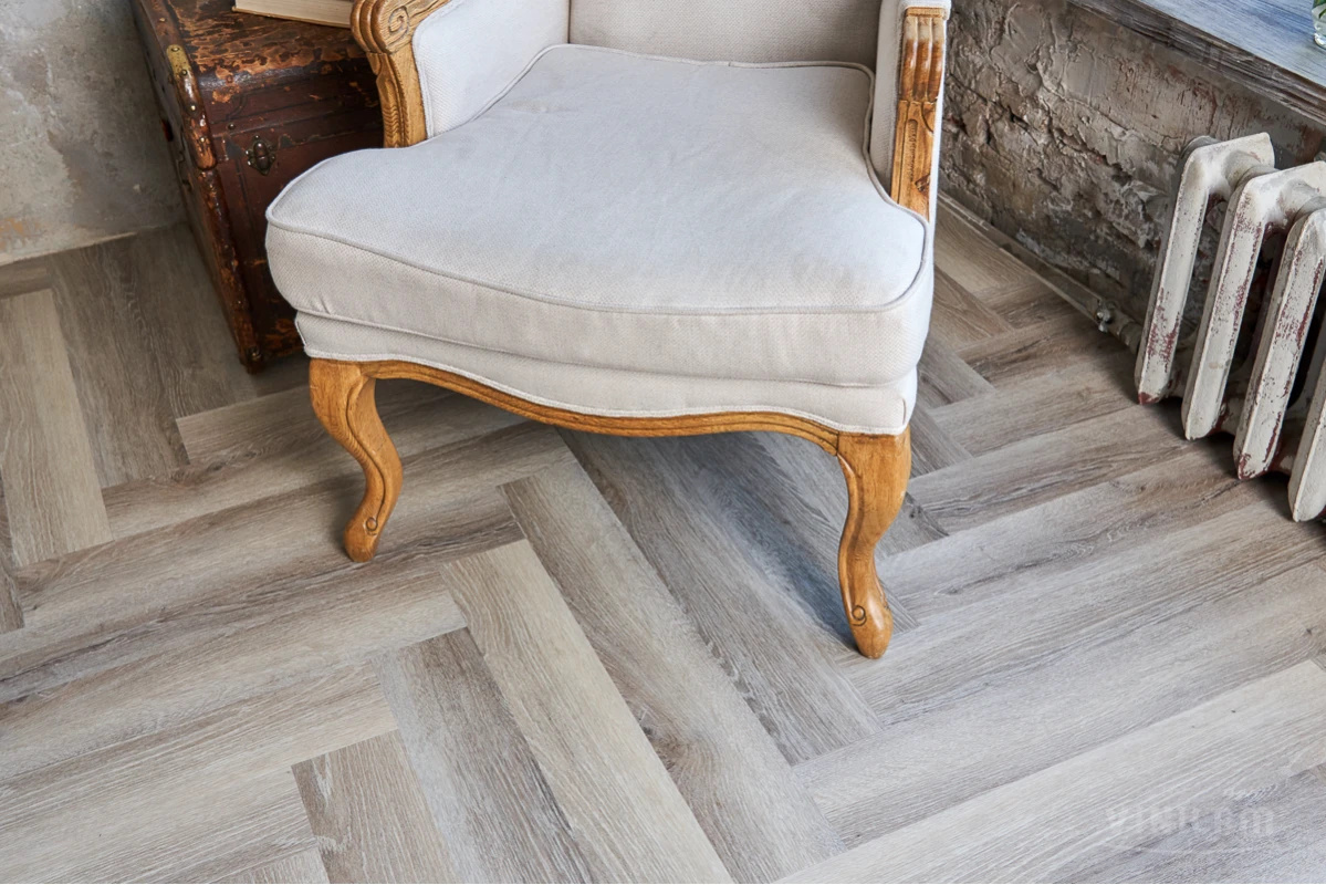 Плитка ПВХ клеевая VINILAM Паркет Эрмитаж Herringbone Glue 762х152,4х2,5 (2,79м2), 4V фаска