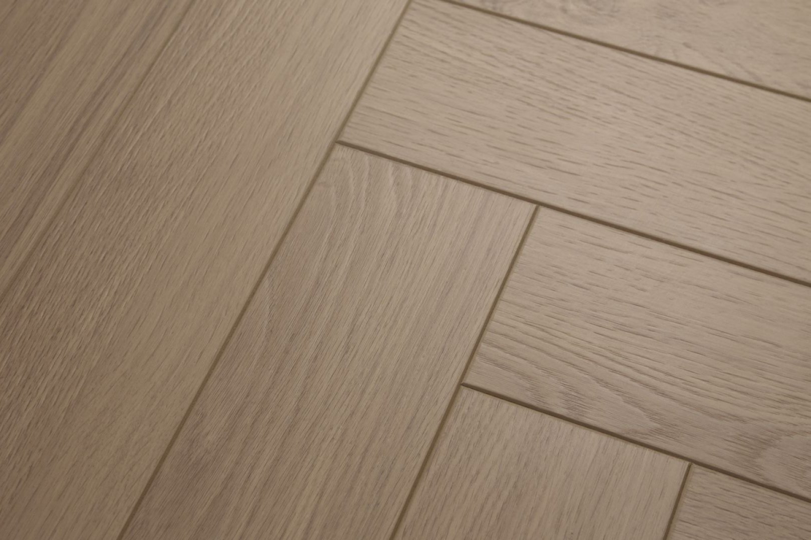 Ламинат Damy Floor Дуб Перинейский Heritage Ёлка 606х101х8 (1,591м2), замок (Uniclic), 4V фаска