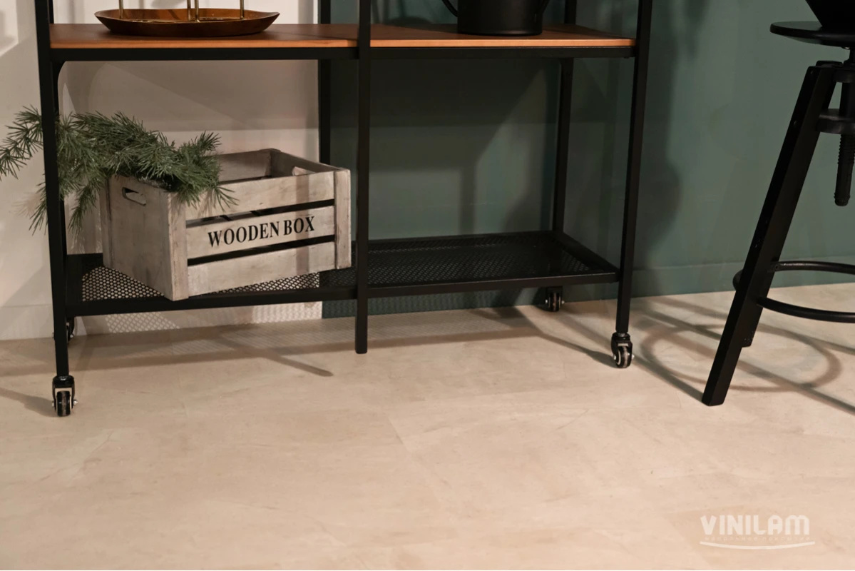 Плитка ПВХ клеевая VINILAM Бетон Белый Ceramo Stone Glue 950х475х2,5 (4,56м2), 4V микро-фаска
