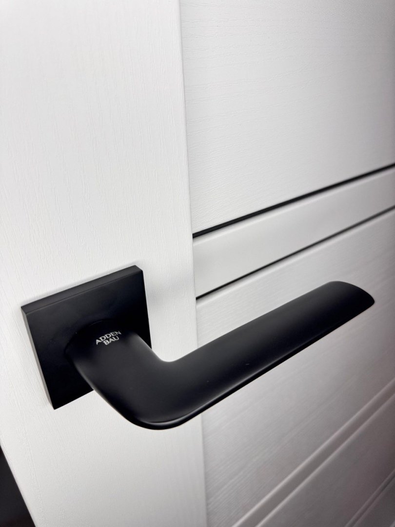 Ручка дверная Adden Bau Sweep на квадратной розетке