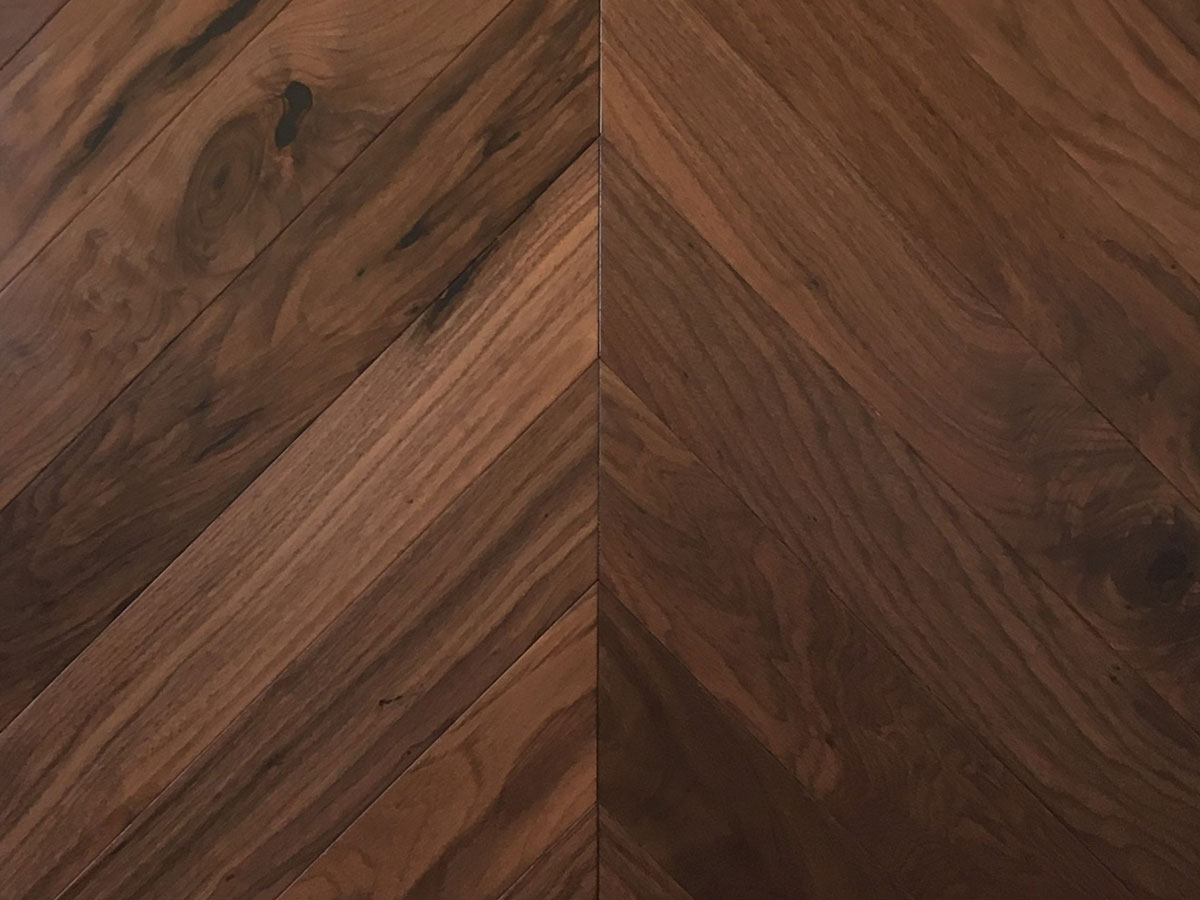 Инженерная доска клеевая Wood Bee АМЕРИКАНСКИЙ ОРЕХ КАНГАРИ Chevron (французская елка) 510х92х12 (2,