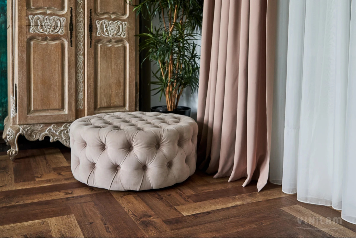 Плитка ПВХ замковая VINILAM Паркет Версальский Herringbone 720х120х6,5 (2,07м2), с подложкой, 4V фас