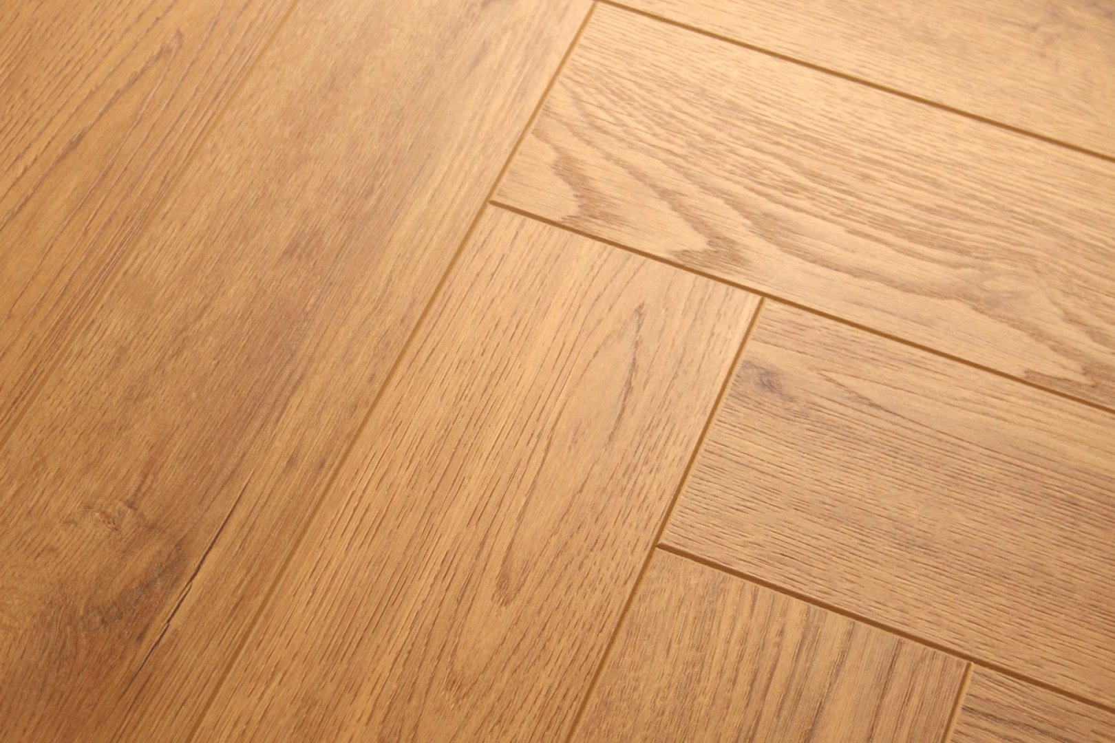 Ламинат Damy Floor Дуб Красный Heritage Ёлка 606х101х8 (1,591м2), замок (Uniclic), 4V фаска