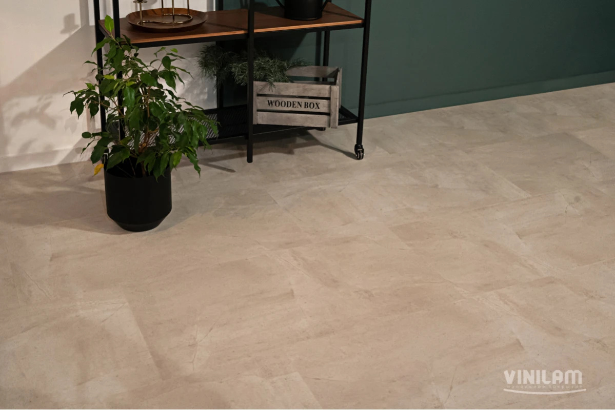 Плитка ПВХ клеевая VINILAM Бетон Белый Ceramo Stone Glue 950х475х2,5 (4,56м2), 4V микро-фаска