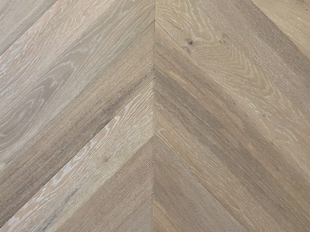 Инженерная доска клеевая Wood Bee ДУБ КРЕМА Chevron (французская елка) 510х92х12 (2,06м2) лак
