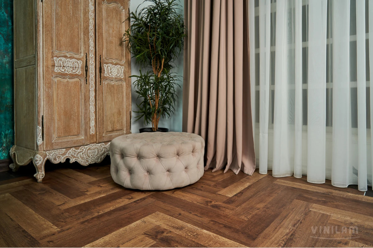 Плитка ПВХ замковая VINILAM Паркет Версальский Herringbone 720х120х6,5 (2,07м2), с подложкой, 4V фас