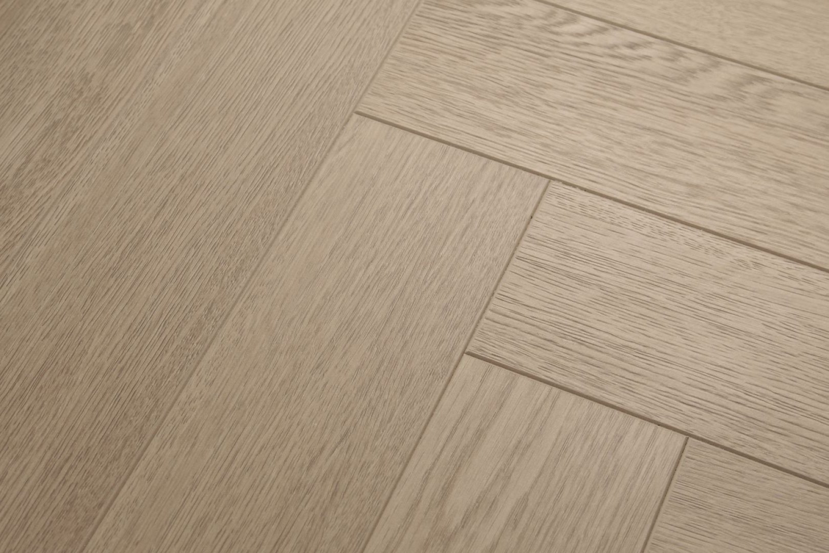 Ламинат Damy Floor Дуб Кельтский Heritage Ёлка 606х101х8 (1,591м2), замок (Uniclic), 4V фаска