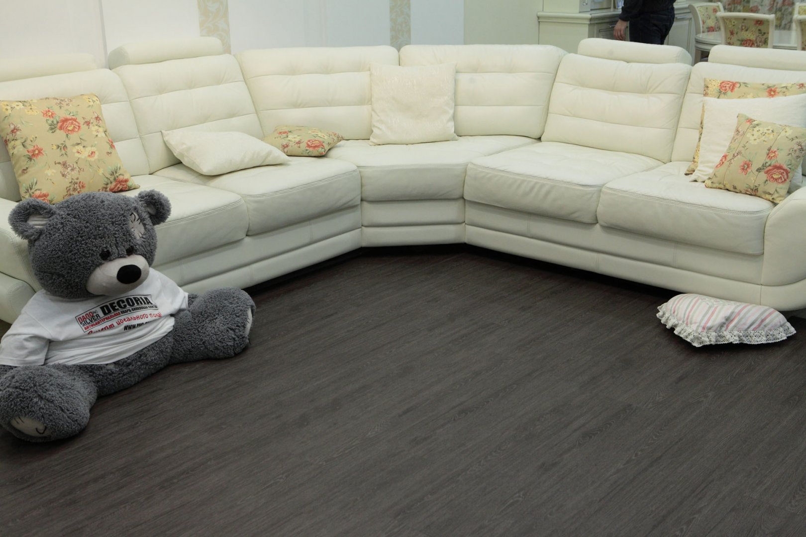 Плитка ПВХ клеевая Decoria Дуб Гранд Mild Tile 950х184х2 (4,89м2), без фаски