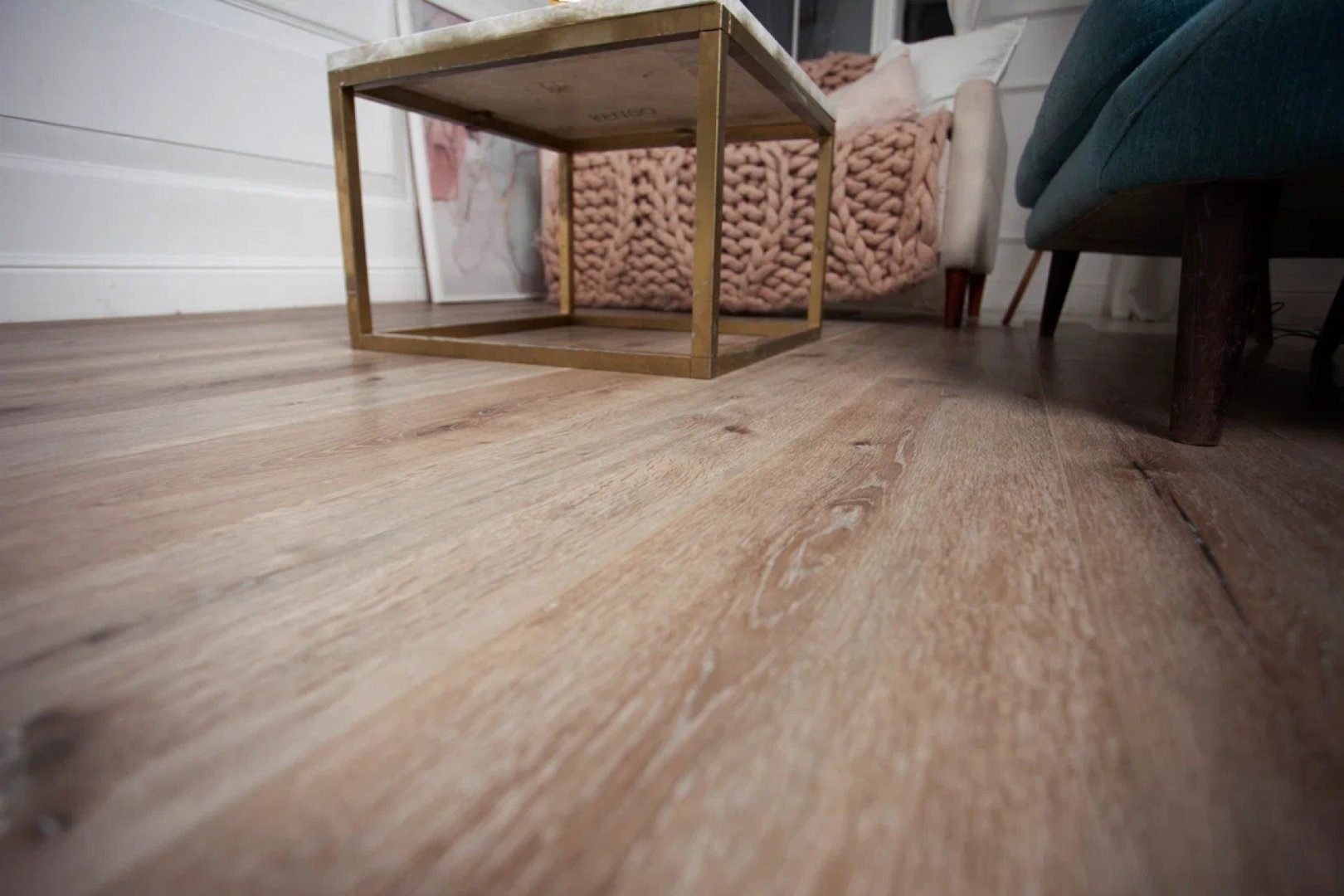 Плитка ПВХ клеевая Damy Floor Дуб Лофт Family  1227х187х2,5 (4,13м2), 4V фаска
