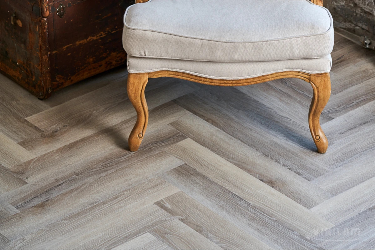 Плитка ПВХ клеевая VINILAM Паркет Эрмитаж Herringbone Glue 762х152,4х2,5 (2,79м2), 4V фаска