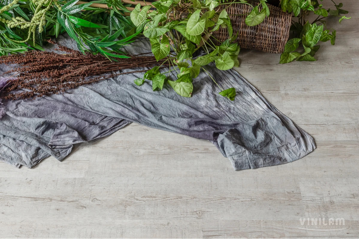 Плитка ПВХ клеевая VINILAM Дуб Форст Glue 1228х188х2,5 (4,16м2), 4V фаска