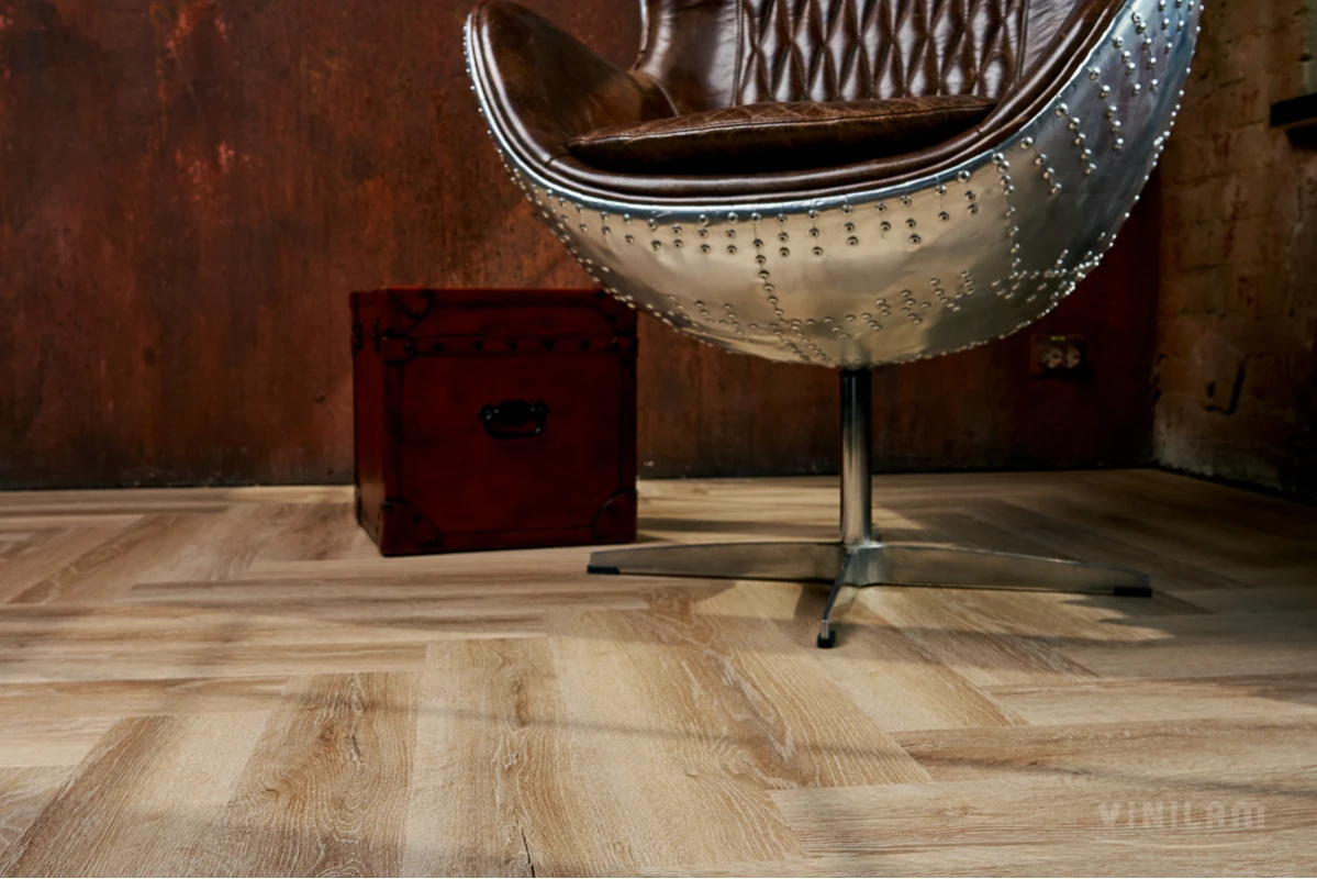 Плитка ПВХ клеевая VINILAM Паркет Классический Herringbone Glue 762х152,4х2,5 (2,79м2), 4V фаска