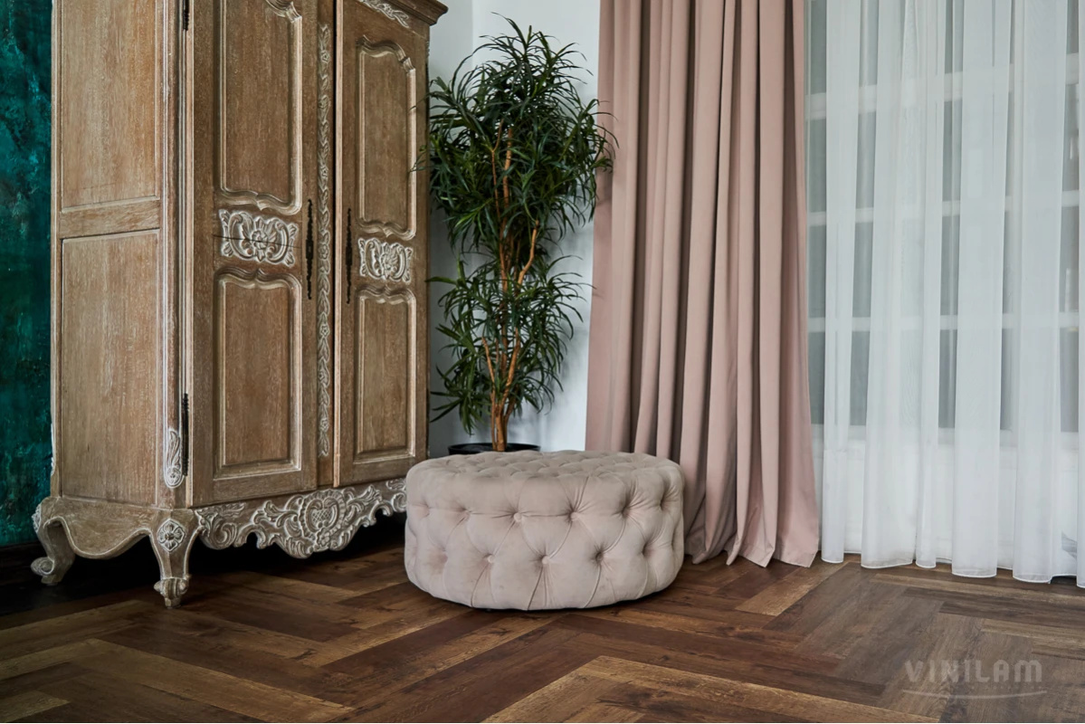 Плитка ПВХ замковая VINILAM Паркет Версальский Herringbone 720х120х6,5 (2,07м2), с подложкой, 4V фас
